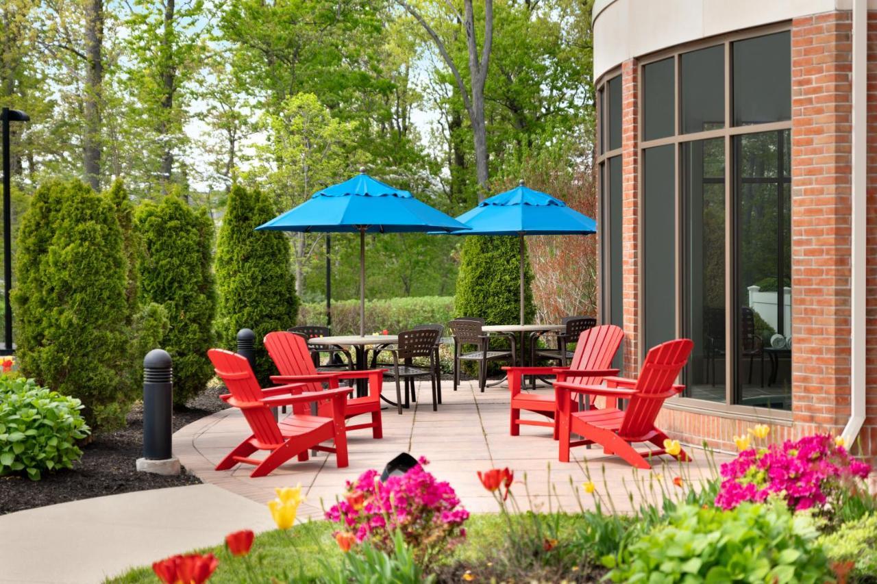 Hilton Garden Inn Stony Brook Bagian luar foto