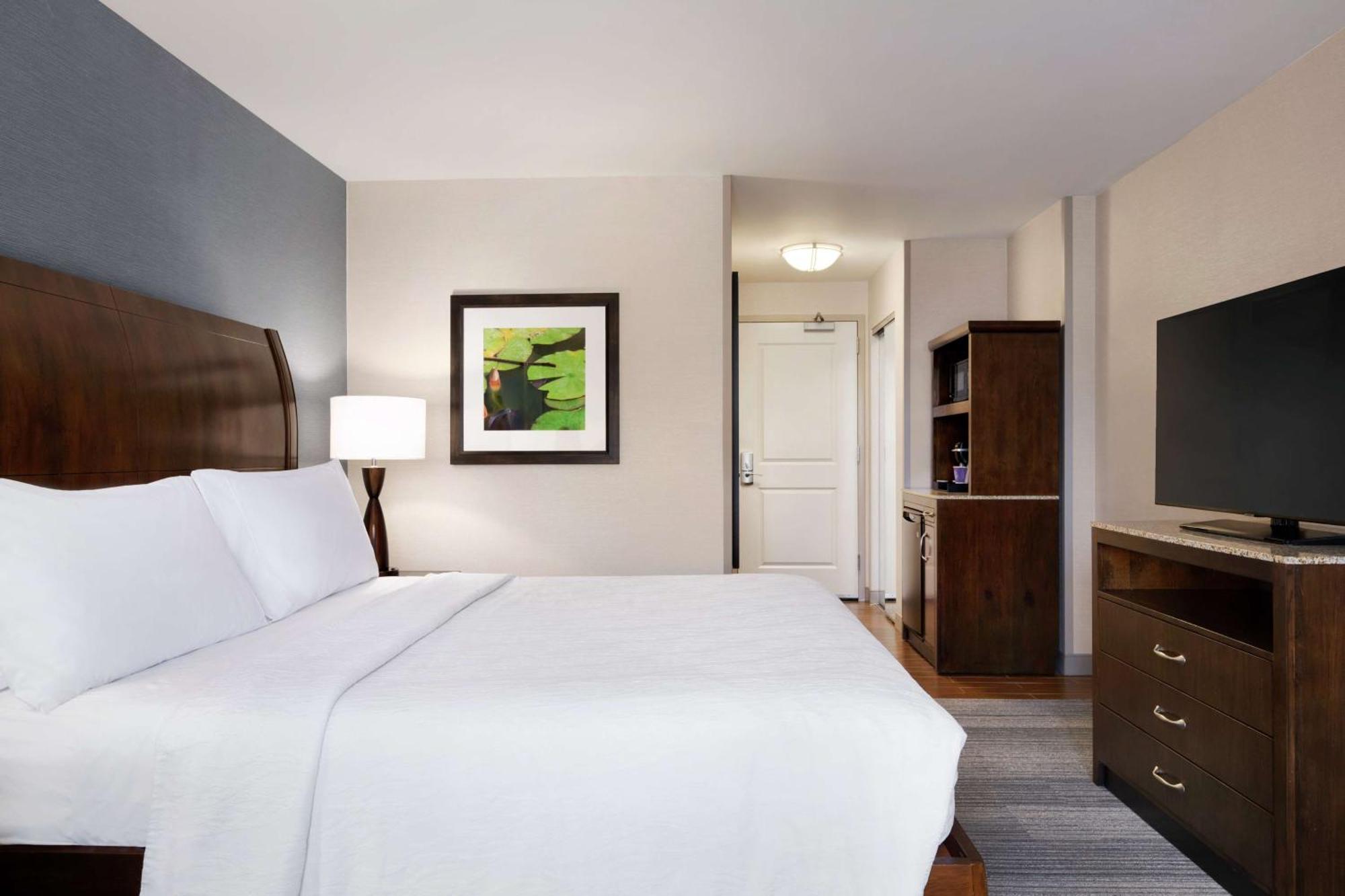 Hilton Garden Inn Stony Brook Bagian luar foto
