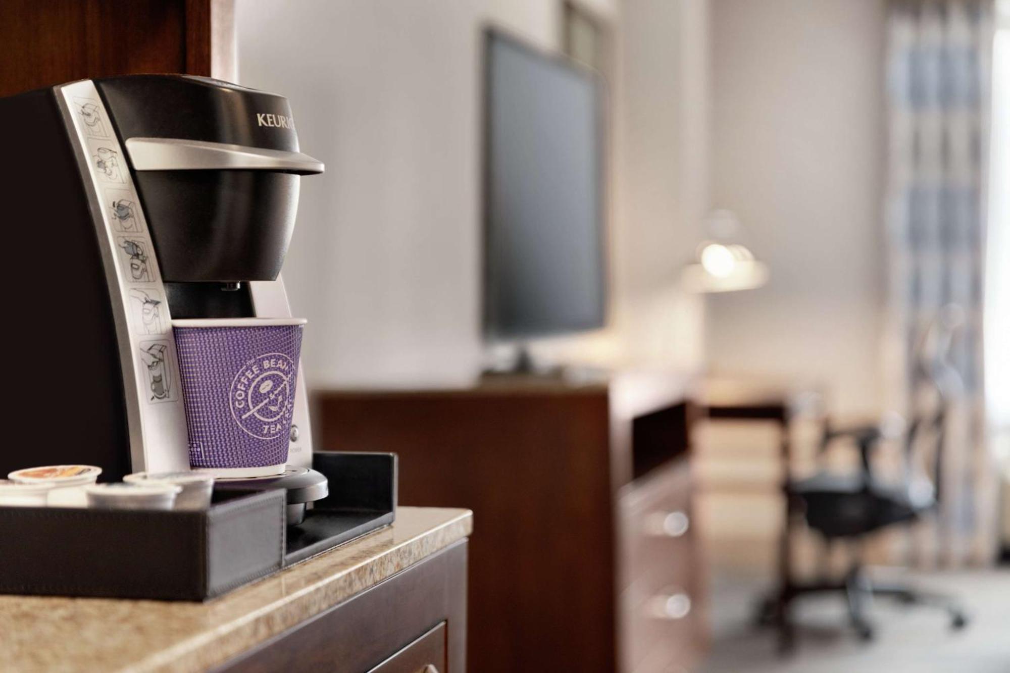 Hilton Garden Inn Stony Brook Bagian luar foto