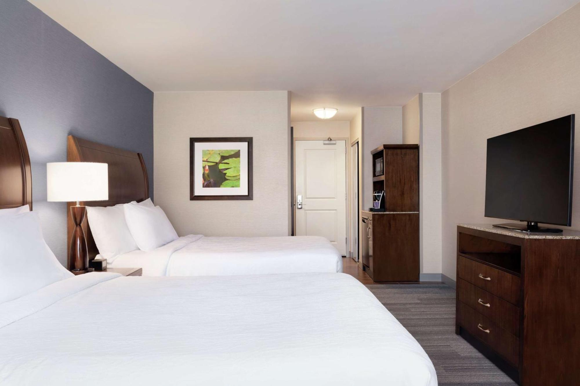 Hilton Garden Inn Stony Brook Bagian luar foto