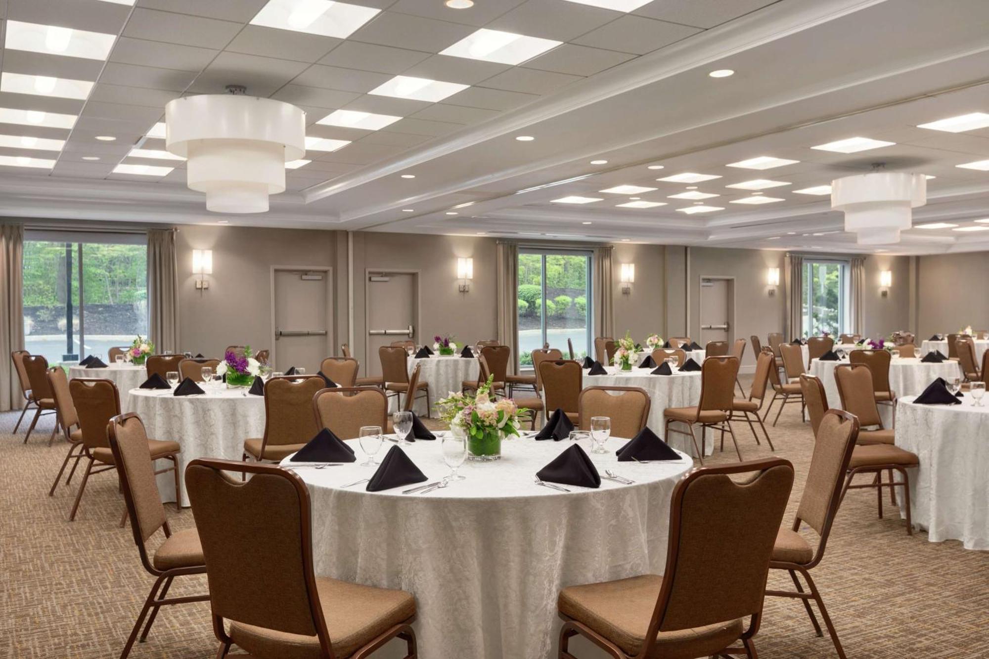 Hilton Garden Inn Stony Brook Bagian luar foto