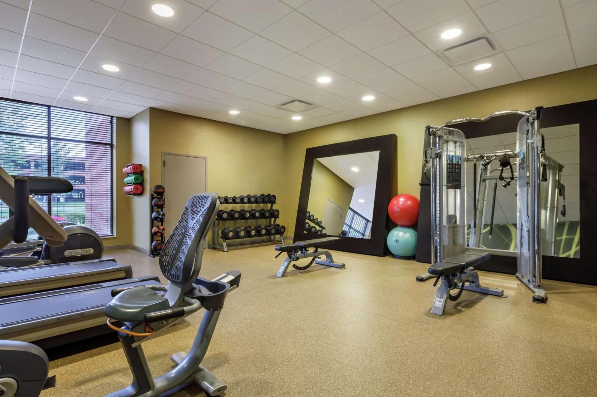 Hilton Garden Inn Stony Brook Bagian luar foto