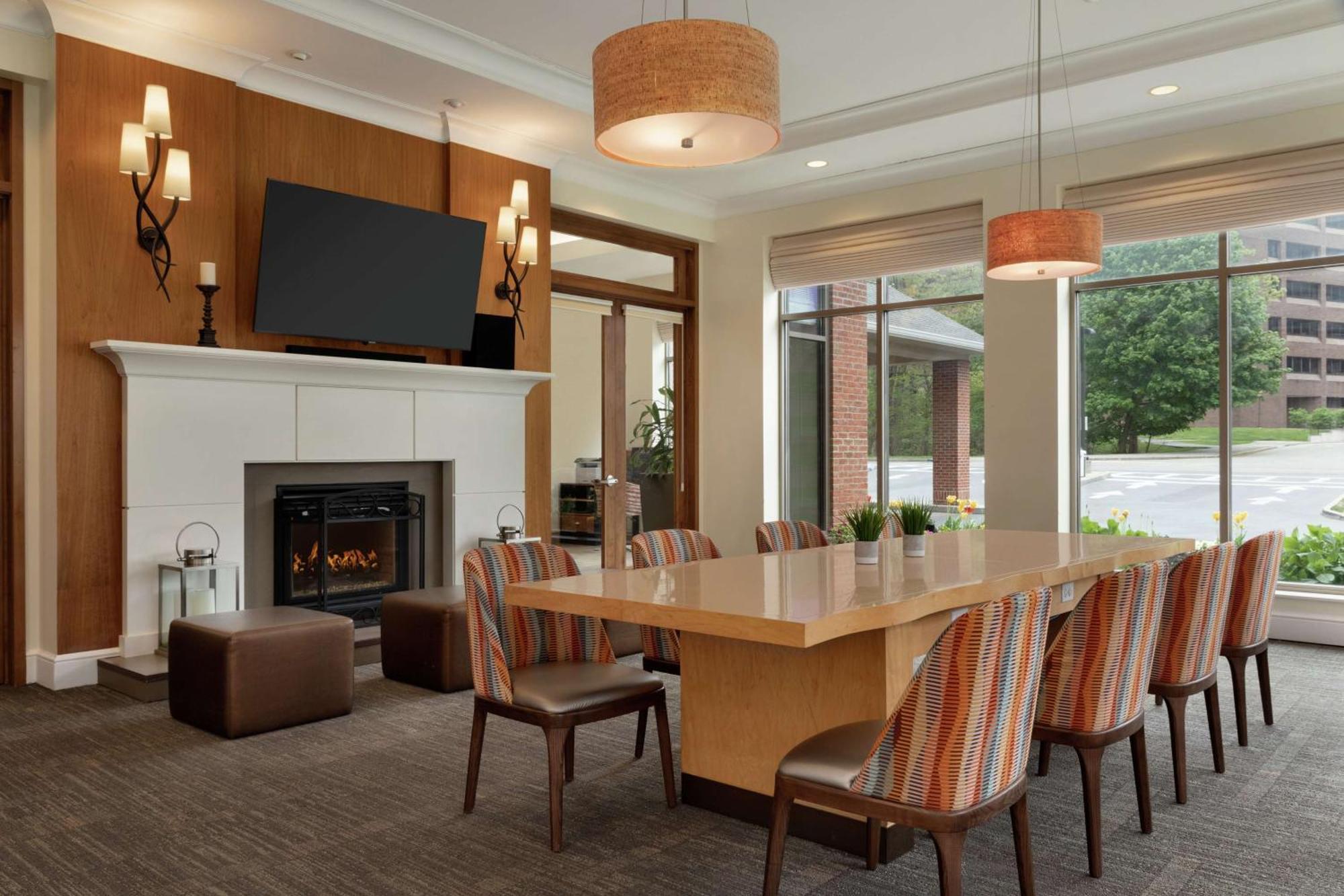 Hilton Garden Inn Stony Brook Bagian luar foto