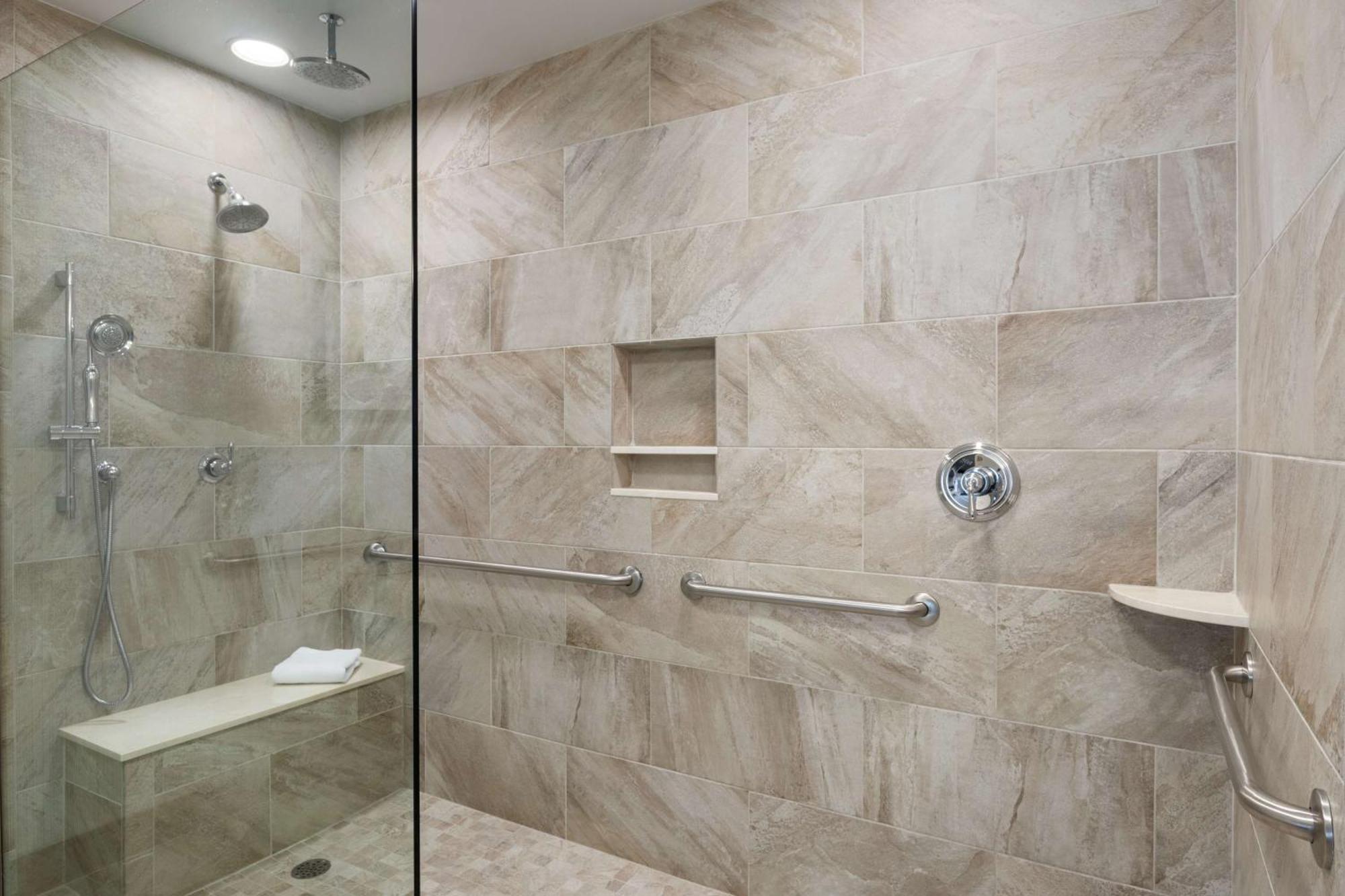 Hilton Garden Inn Stony Brook Bagian luar foto