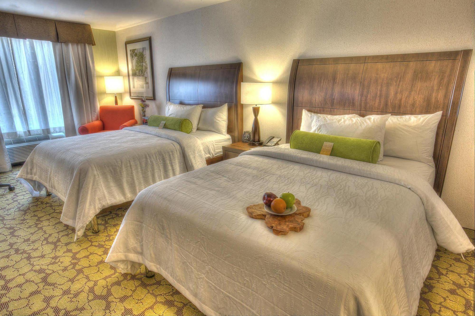 Hilton Garden Inn Stony Brook Bagian luar foto