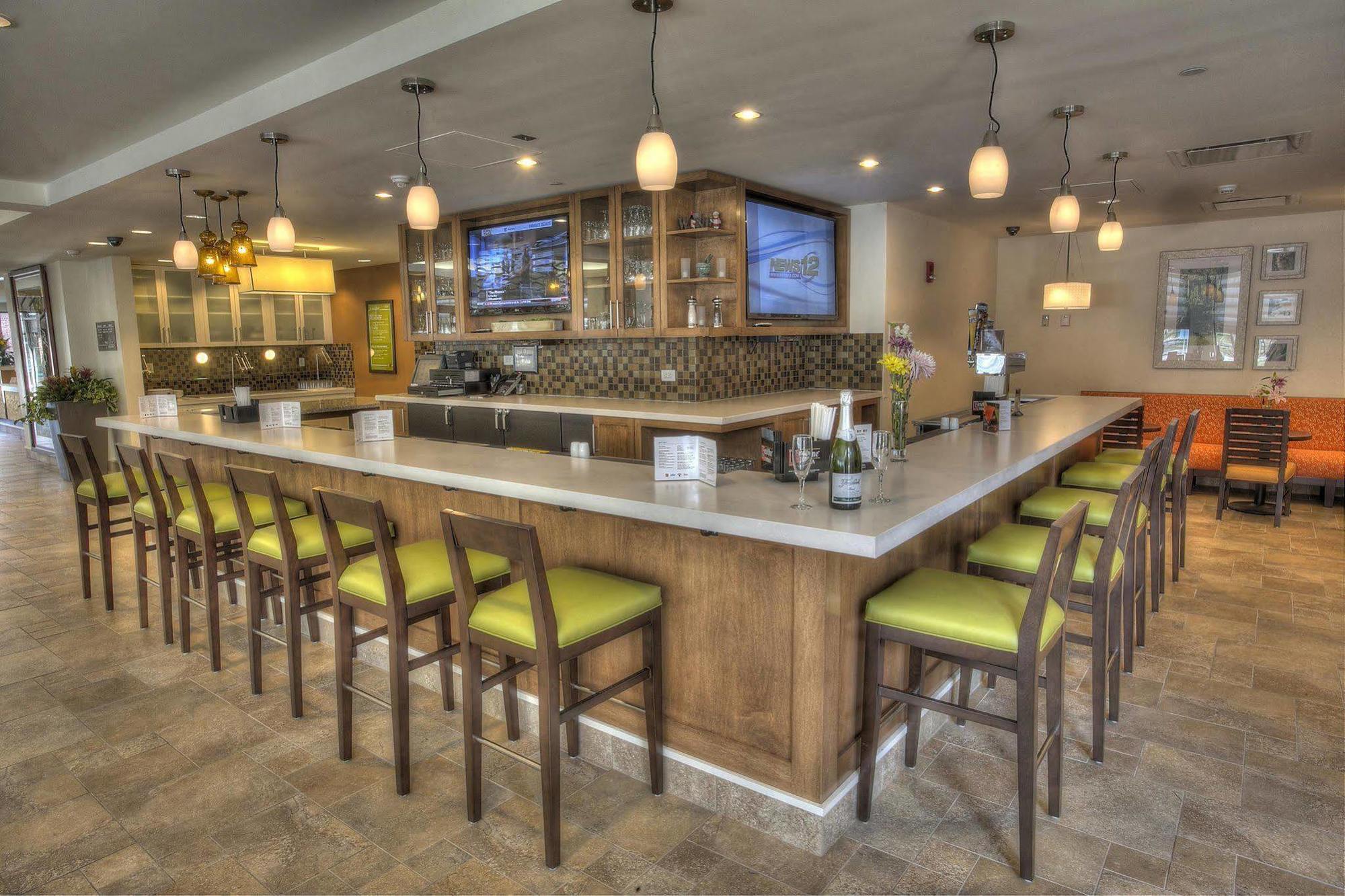Hilton Garden Inn Stony Brook Bagian luar foto