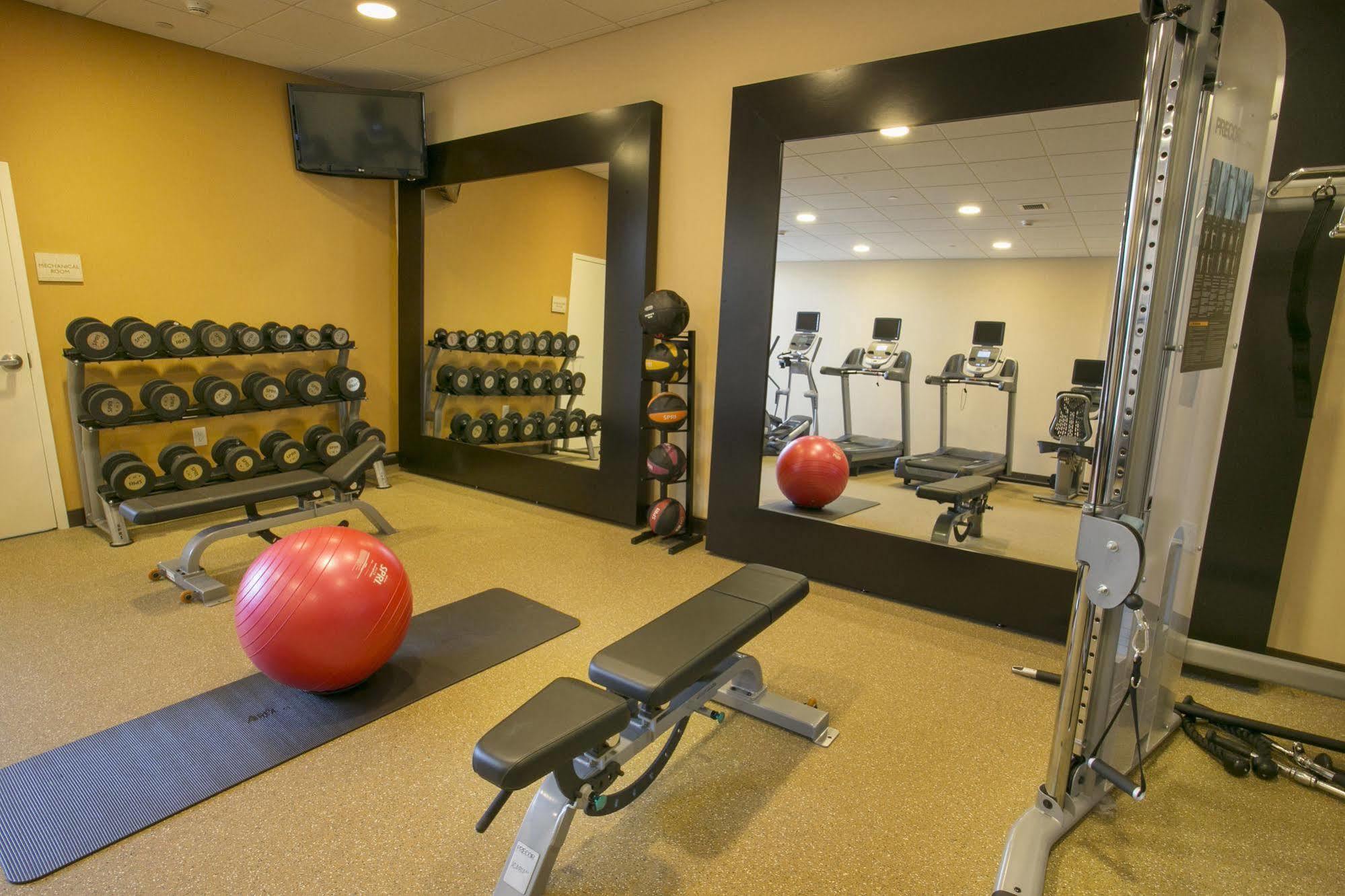 Hilton Garden Inn Stony Brook Bagian luar foto